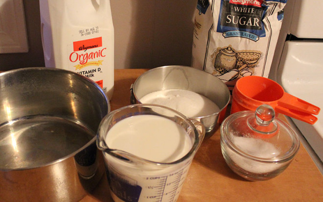 homemade-ice-cream-prepare-wet-ingredients