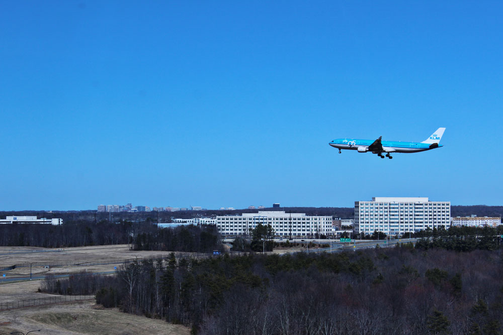 Plane landing at Dulles (IAD)